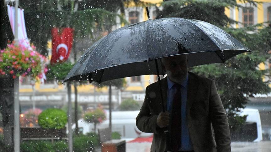 Meteoroloji saat verip 13 ili uyardı! Gök gürleyecek, sağanak vuracak 1